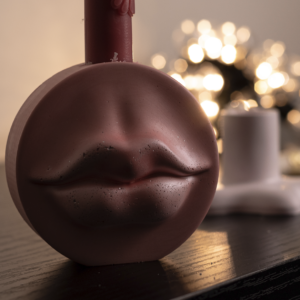 Lip candle holder