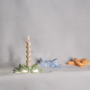 Cutie bow candle holder