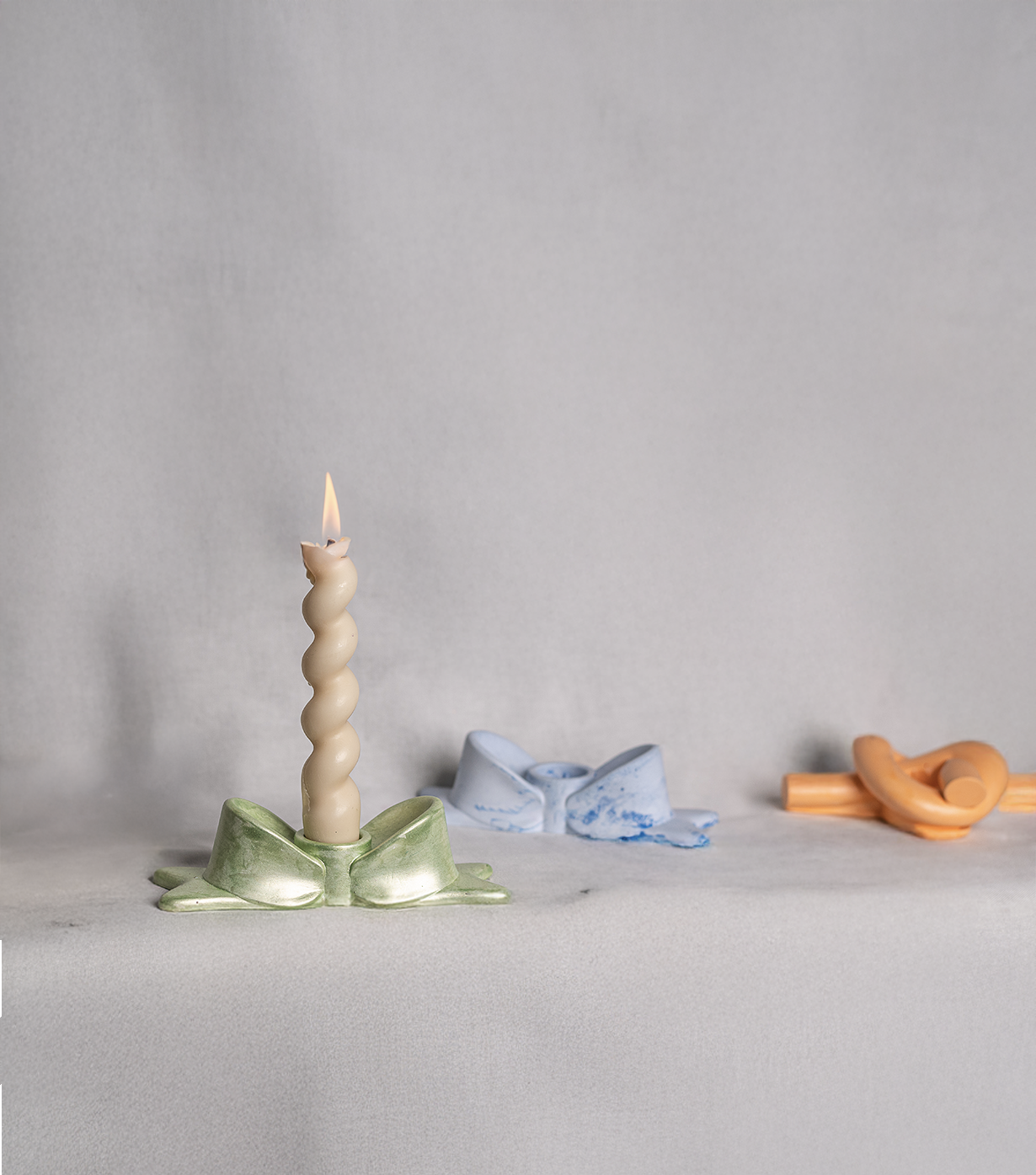 Cutie bow candle holder